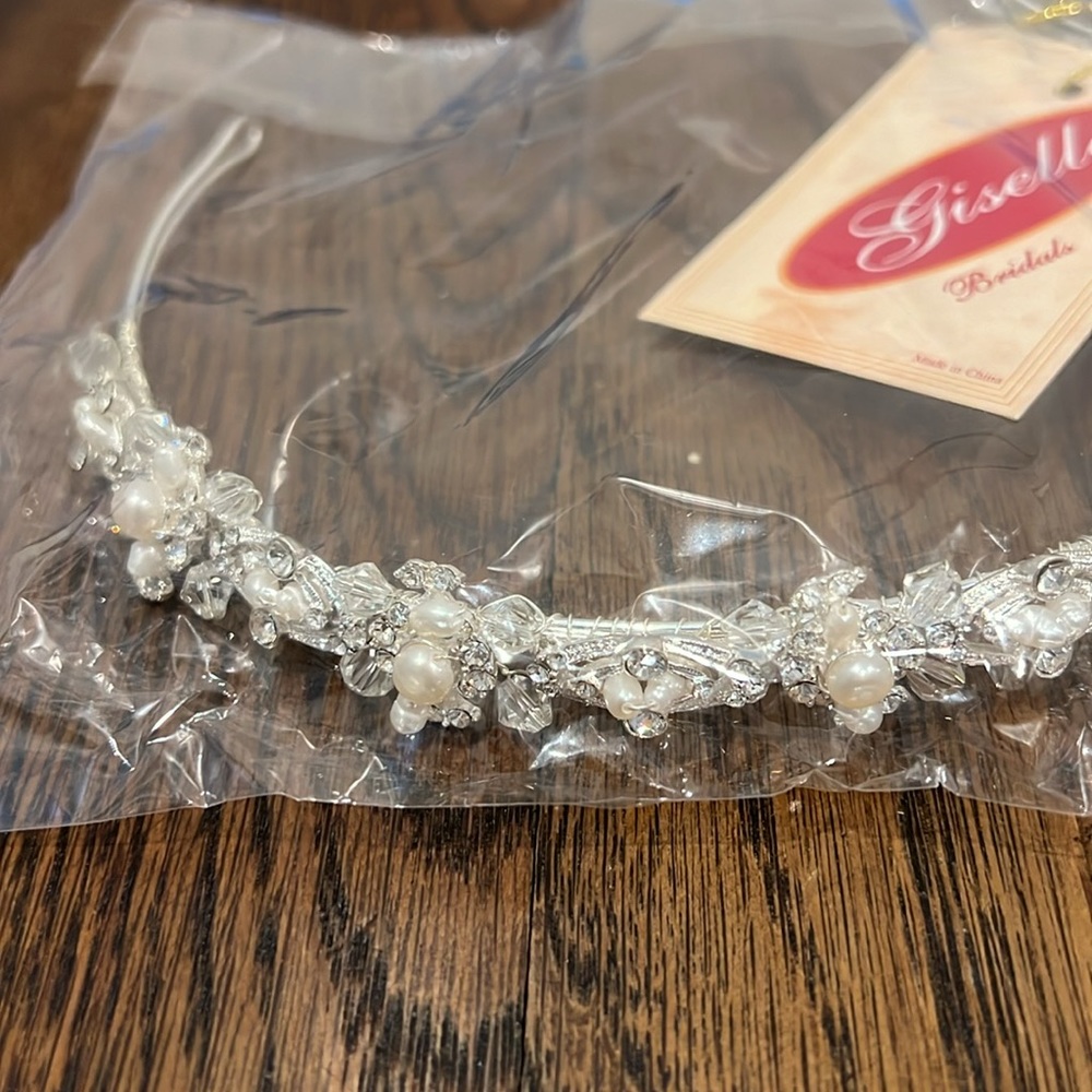 Giselle Bridal Headband, NWT - Picture 2 of 4